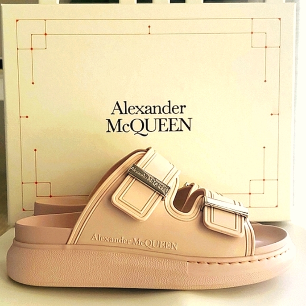 ALEXANDER McQUEEN Tea Rose rubber slides; size 36 Italy 🇮🇹
